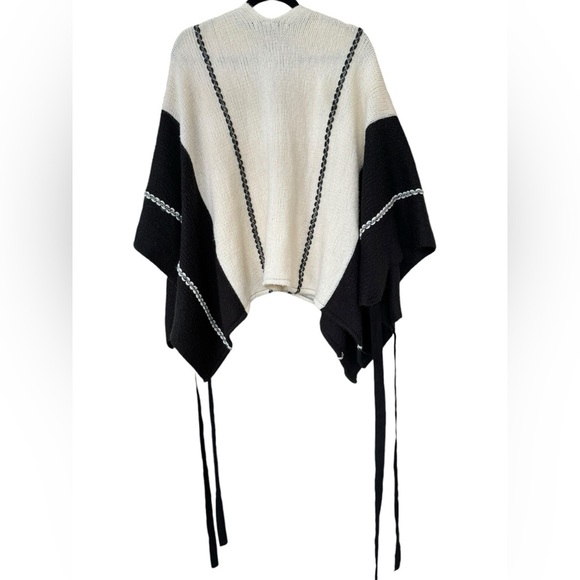 Vince Camuto Sweater Womens OS Black Cream Poncho Shawl Wrap Ruana Western - Picture 6 of 8